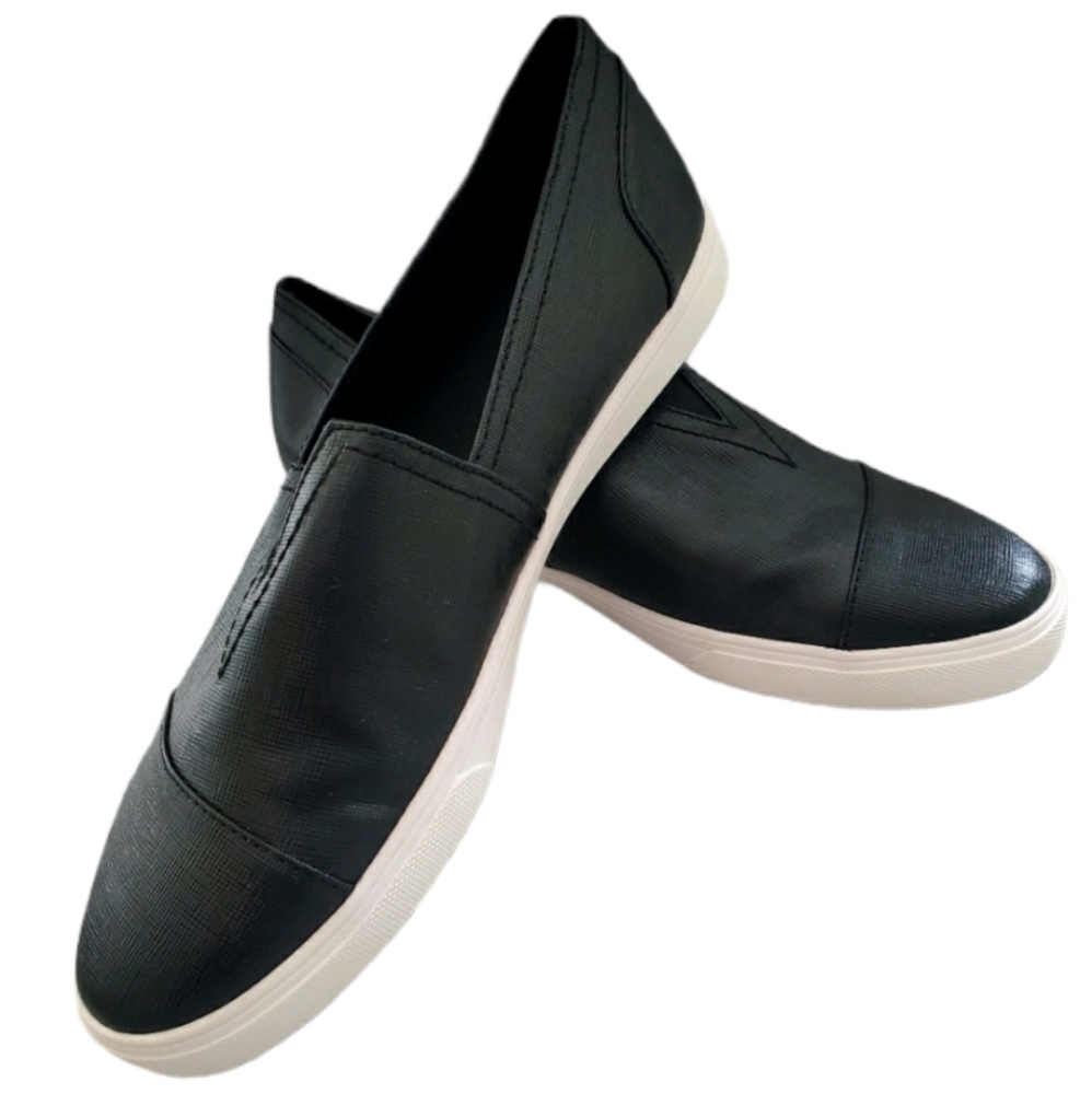 Nine west black bollao slip-on shoes.